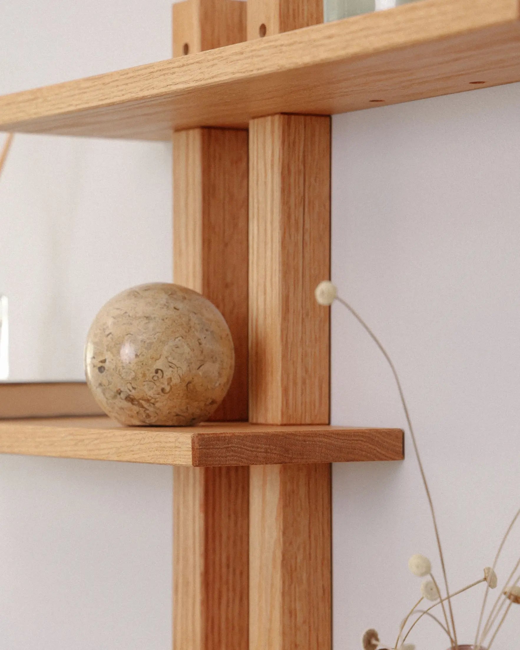 Modular Wall Shelf – Adjustable Floating Shelf in Oak or Walnut
