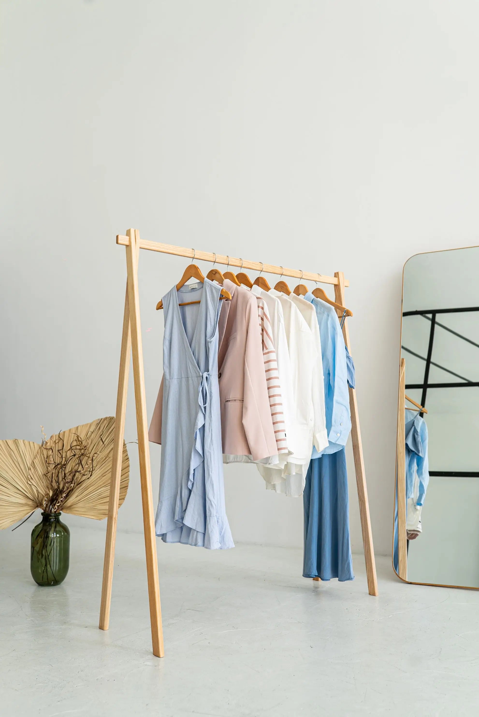 Solid hardwood garment rack – clean silhouette with smooth natural finish